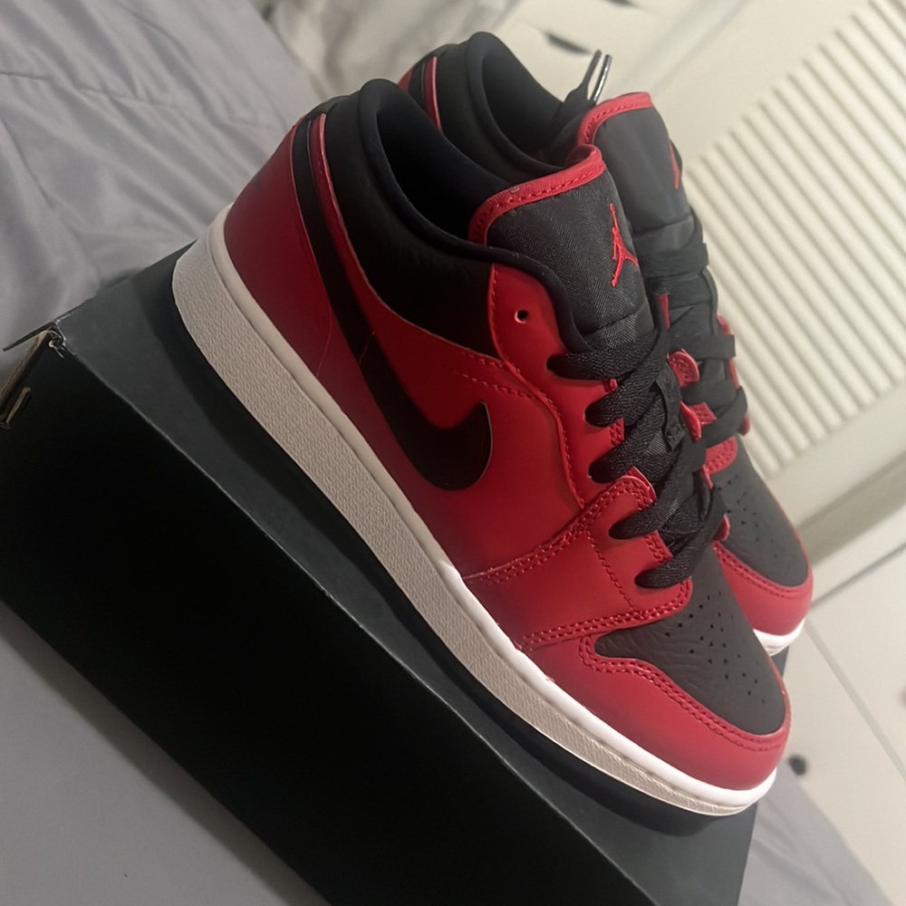 Like New ❤️ Air Jordan Low-Top Sneakers in Red and Black - Picture 6 of 7